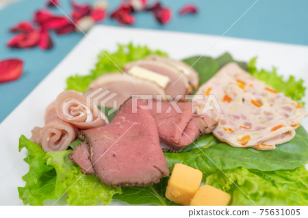 Hors d'oul 75631005