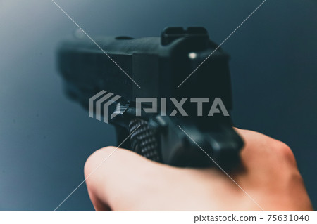 握住手槍 75631040