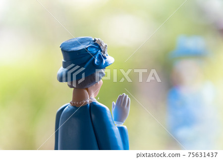 揮舞的女士 揮舞的女士 75631437