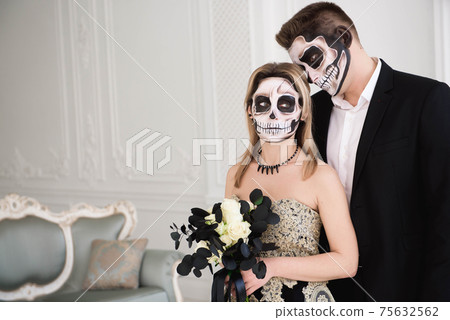 Portrait of a beautiful couple in medieval costumes with vampire 75632562