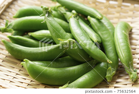 Snap peas 75632564