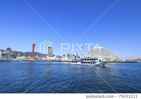 Kobe cityscape 75633211