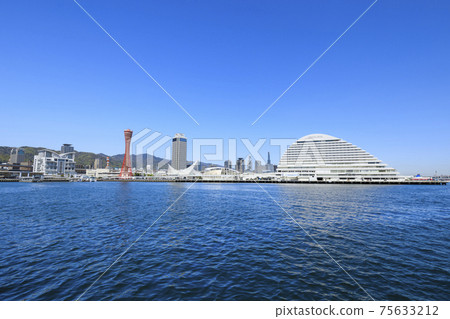 Kobe cityscape 75633212