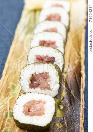 美味的金槍魚厚壽司 75634254