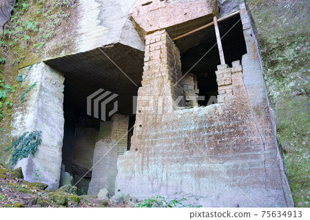 Nokogiriyama Quarry Ruins (Kyonan Town, Chiba Prefecture, Futtsu City) Nokogiriyama Quarry Ruins (Kyonan Town, Chiba Prefecture, Futtsu City) 75634913
