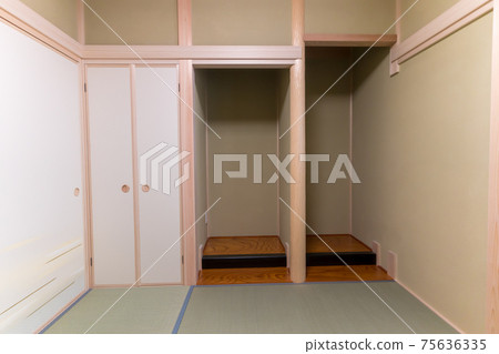Japanese-style room in a new house, squeezing pillars, floor pillars 75636335