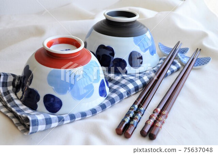 Married couple bowl and married couple Married couple bowl and married couple 75637048