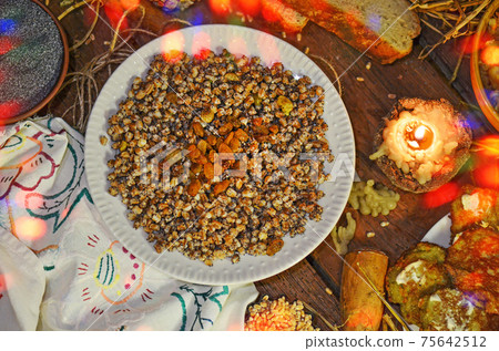 Christmas kutya made of poppy seed, nuts and honey 75642512