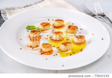 Portion of fried scallops Portion of fried scallops 75643145