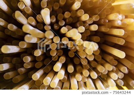 Spaghetti pasta 75643244