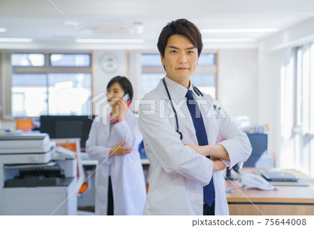 Men's and women's medical team 75644008