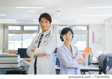 Men's and women's medical team 75644009