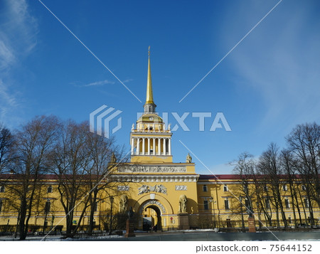 Admiralty building with golden spire Admiralty building with golden spire 75644152