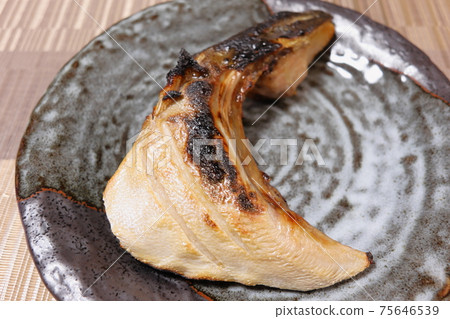 Home-style and simple home-cooked "yellowtail sickle roast" Home-style and simple home-cooked "yellowtail sickle roast" 75646539