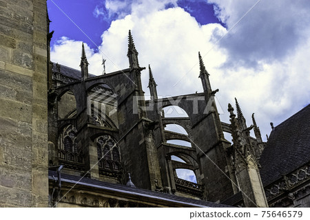 Cathedral of Saint Julian in Le Mans, France 75646579
