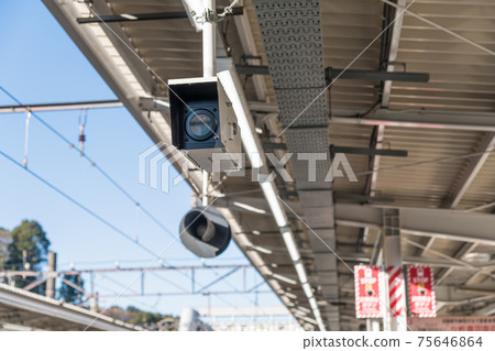 [Security camera at Nagatsuta Station on the Denen-toshi Line] 75646864