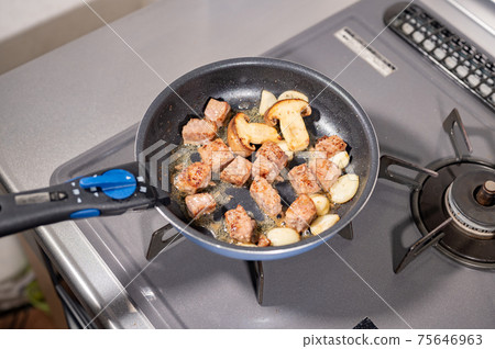 自製的骰子牛排 75646963