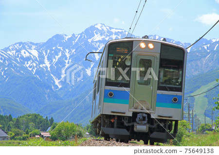 大ito線初夏前往白馬山腳的定期列車 大ito線初夏前往白馬山腳的定期列車 75649138