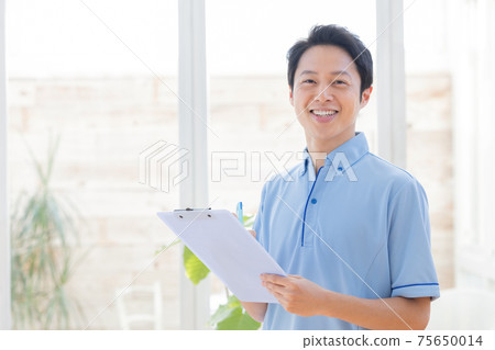 男性照顧者的肖像 75650014