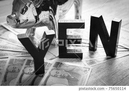 Japanese 10,000 yen bill and piggy bank Japanese 10,000 yen bill and piggy bank 75650114