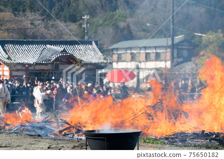 Tokyo Takaoyama Yakuouin Firewalking Festival 75650182