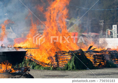 Tokyo Takaoyama Yakuouin Firewalking Festival 75650183