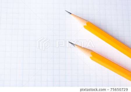 Project paper and HB pencil 75650729