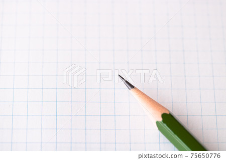 Project paper and HB pencil 75650776
