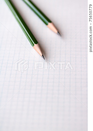 Project paper and HB pencil 75650779