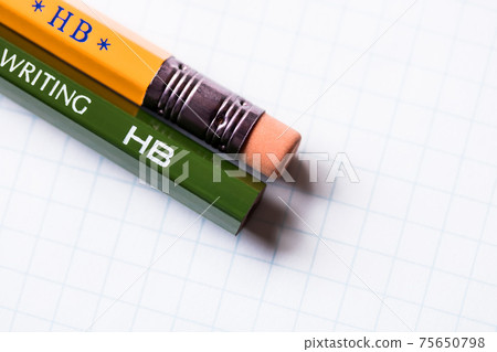Project paper and HB pencil 75650798