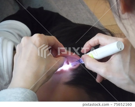 Earpick is parent-child communica 75652160