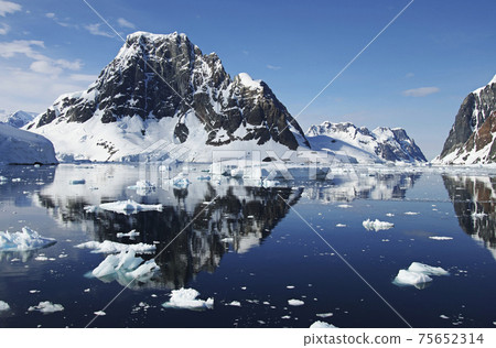 Antarctic landscape Antarctic landscape 75652314