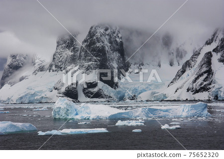 Antarctic landscape Antarctic landscape 75652320