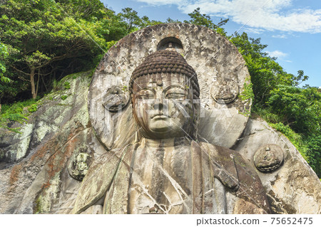 [千葉野吉里山]日本最大的佛教神父魯里科·尼萊的大佛特寫，站在野吉里山的Kenkonzan Nihonji寺。 75652475