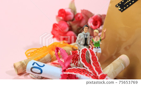 Where a man with a high annual income contributes money and gifts to a young woman Where a man with a high annual income contributes money and gifts to a young woman 75653769