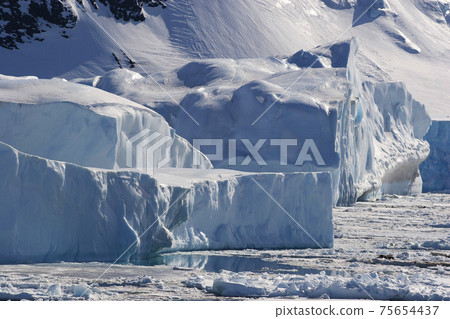 Antarctic iceberg Antarctic iceberg 75654437