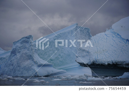 Antarctic iceberg 75654459