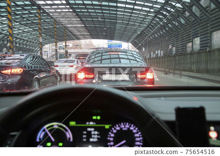 Vehicle passing through soundproof tunnel 75654516