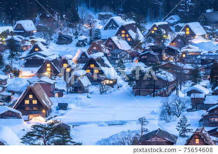 《Gifu Prefecture》 Snow-covered Shirakawa-go, night gassho-zukuri village 75654608