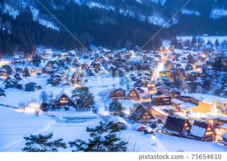 《Gifu Prefecture》 Snow-covered Shirakawa-go, night gassho-zukuri village 75654610