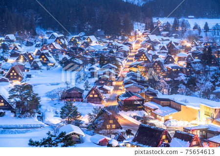 《Gifu Prefecture》 Snow-covered Shirakawa-go, night gassho-zukuri village 75654613