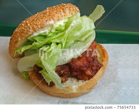 Chinese chicken burger, the best local burger in Japan 75654733