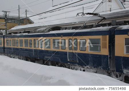 Winter Kita Shinano Line 115 series train (Nagano⇔Myoko Kogen) 75655498