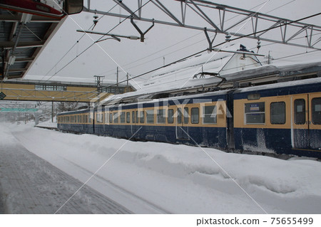 Winter Kita Shinano Line 115 series train (Nagano⇔Myoko Kogen) 75655499
