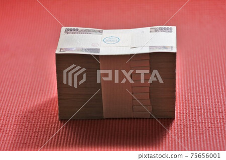 A bundle of bills 75656001