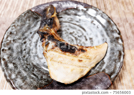 Home-style and rustic home-cooked "yellowtail sickle roast" watercolor style 75656003