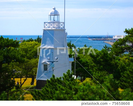 Hexagonal lighthouse on a summer day 75658608
