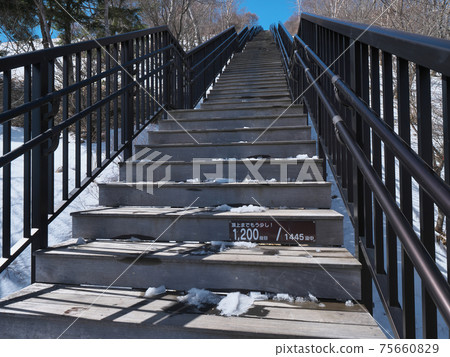 Kirifuri Plateau March stairs 75660829