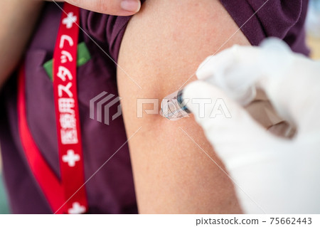 Priority inoculation of new coronavirus vaccine to medical staff Priority inoculation of new coronavirus vaccine to medical staff 75662443