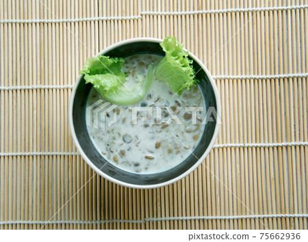 Bubur kacang hijau Bubur kacang hijau 75662936